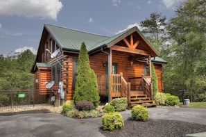 Exterior - Serenity Now #370 (Pigeon Forge)