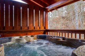 House, Multiple Beds (Whispering Creek #302) | Outdoor spa tub - Whispering Creek #302 (Pigeon Forge)