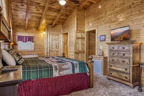 House, Multiple Beds (Whispering Creek #302) | 3 bedrooms, individually decorated, individually furnished, free WiFi - Whispering Creek #302 (Pigeon Forge)