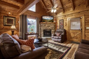 House, Multiple Beds (Whispering Creek #302) | Living area