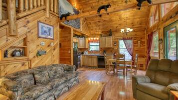 House, Multiple Beds (Wow! What A Cabin #255) | Living area