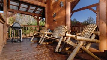 House, Multiple Beds (Wow! What A Cabin #255) | Terrace/patio