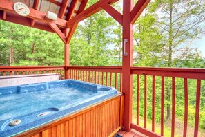 Maison, plusieurs lits (Wow! What A Cabin #255) | Bain à remous extérieur