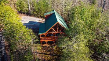 House, Multiple Beds (Wow! What A Cabin #255) | Exterior