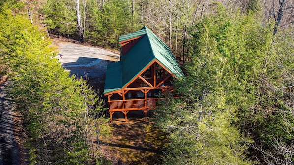 House, Multiple Beds (Wow! What A Cabin #255) | Exterior
