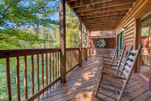 House, Multiple Beds (Smoky Mountain Getaway #435) | Balcony