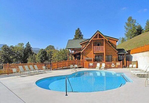 Talo, useita sänkyjä (Starry Nights #222) | Uima-allas | Ulkouima-allas