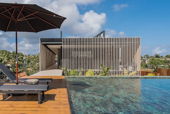 室外游泳池,日光浴躺椅