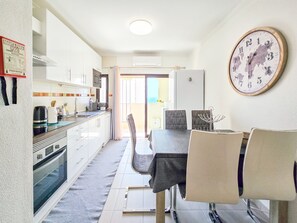 Fridge, microwave, oven, dishwasher - Apartamento Praia Rocha Vista Mar Ambar (Portimão)