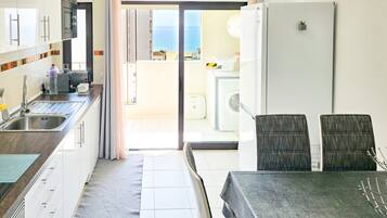 Refrigerador, microondas, horno, lavavajillas