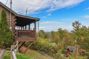 Property grounds - Amazing Views! Hot Tub,Pool Table,Fireplace,Relax! (Gatlinburg)