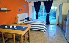 WiFi, bed sheets - Crystal clear sea water - apartments, studio with AC (Ghisonaccia)
