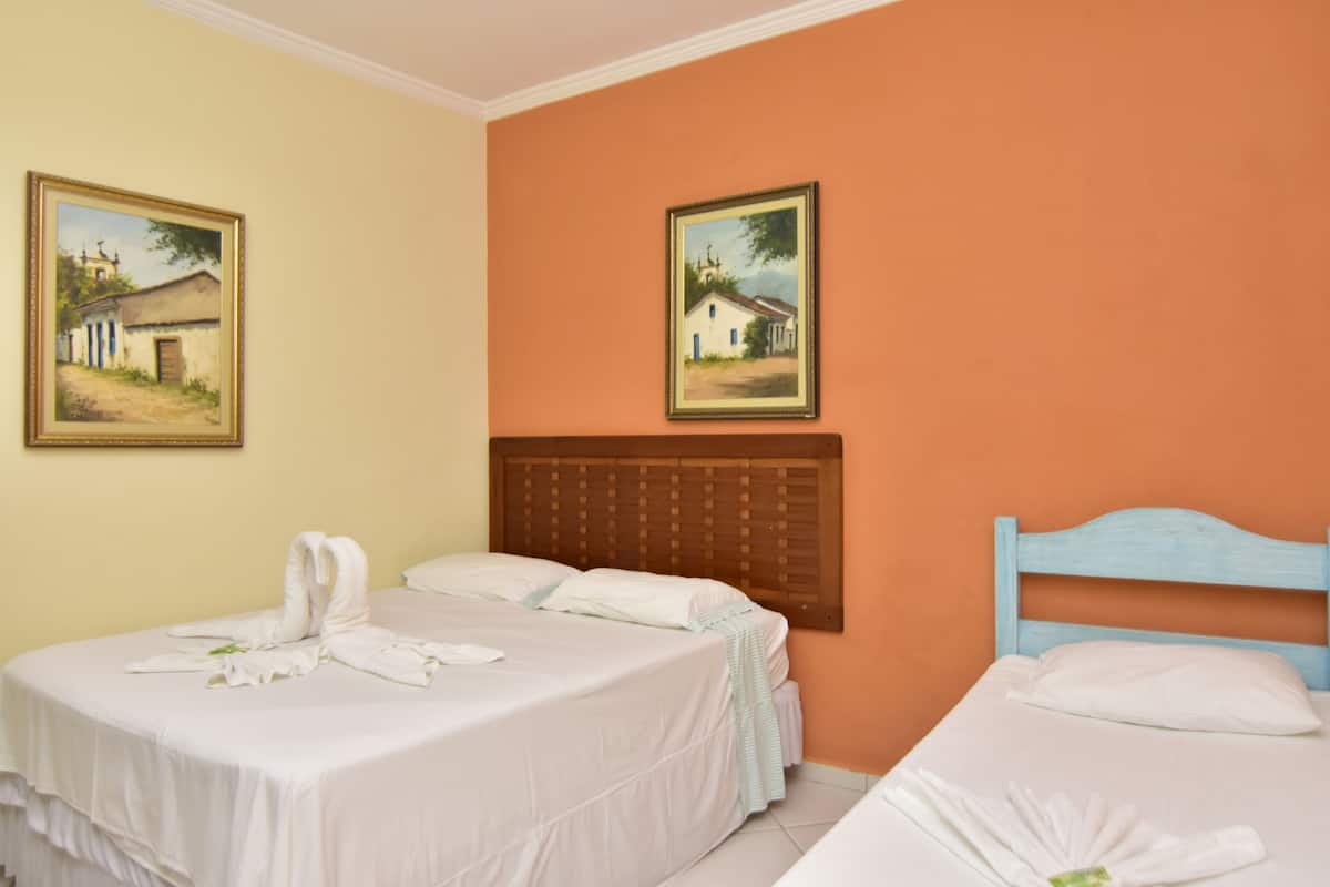 Standard Triple Room | In-room safe, WiFi (free), bed sheets
