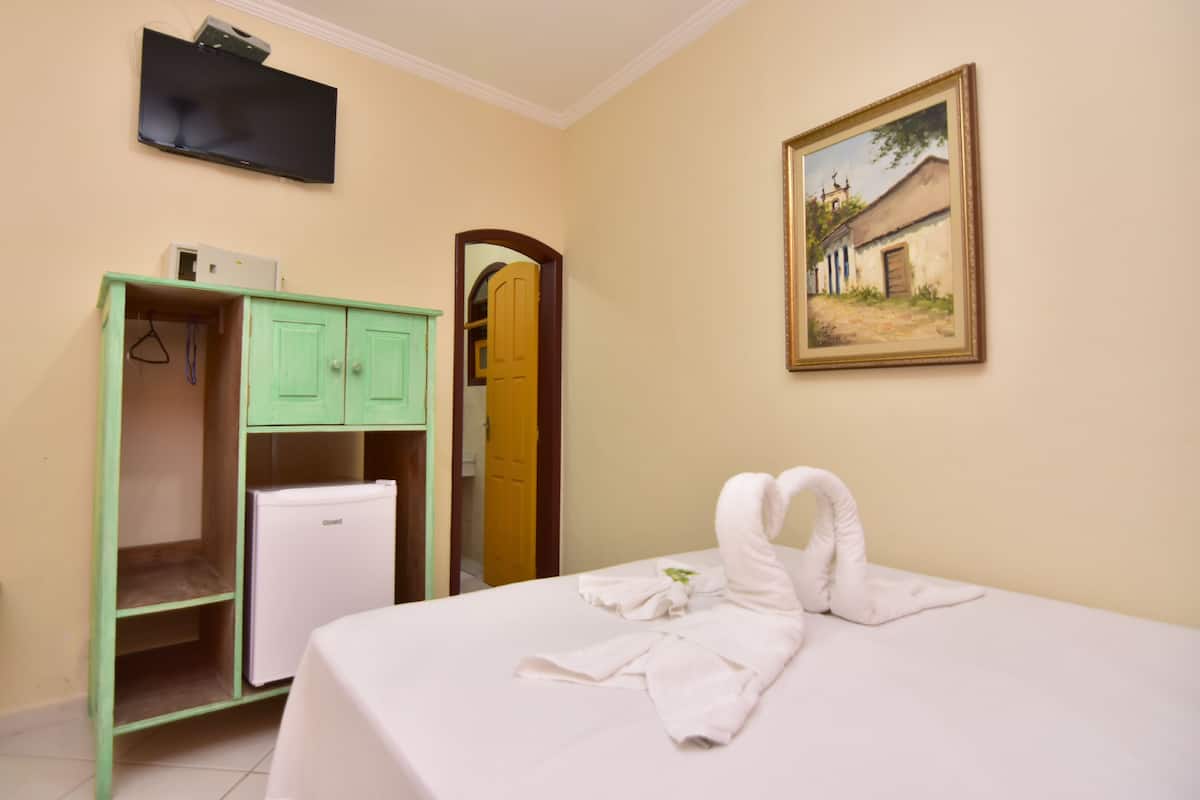 Standard Double or Twin Room | In-room safe, WiFi (free), bed sheets