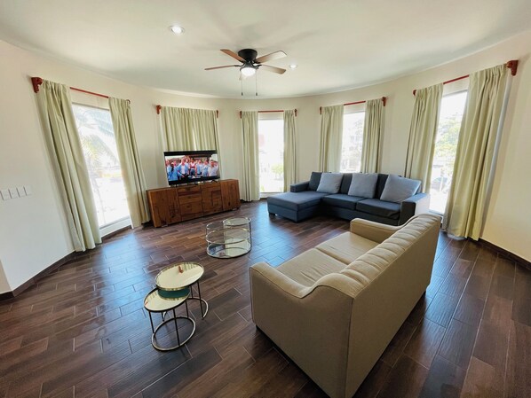 Superior Studio Suite | Living area