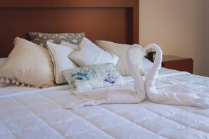 In-room safe, blackout curtains, iron/ironing board, free WiFi - La Lola Hotel & Suites (Mazatlán)