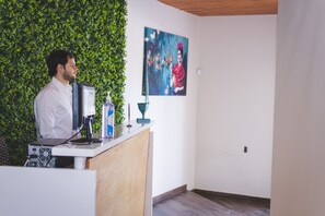 Reception - La Lola Hotel & Suites (Mazatlán)
