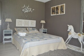 5 bedrooms, free WiFi, bed sheets