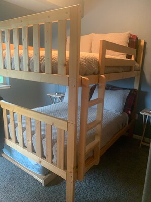 2 chambres, bureau, fer et planche à repasser, Wi-Fi gratuit