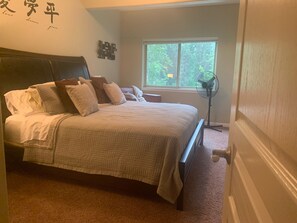 2 bedrooms, desk, iron/ironing board, free WiFi