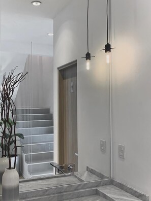 Smart TV de 55 pulgadas con canales por cable, televisión y Netflix 