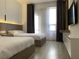Cubrecamas, colchones con pillow-top y escritorio