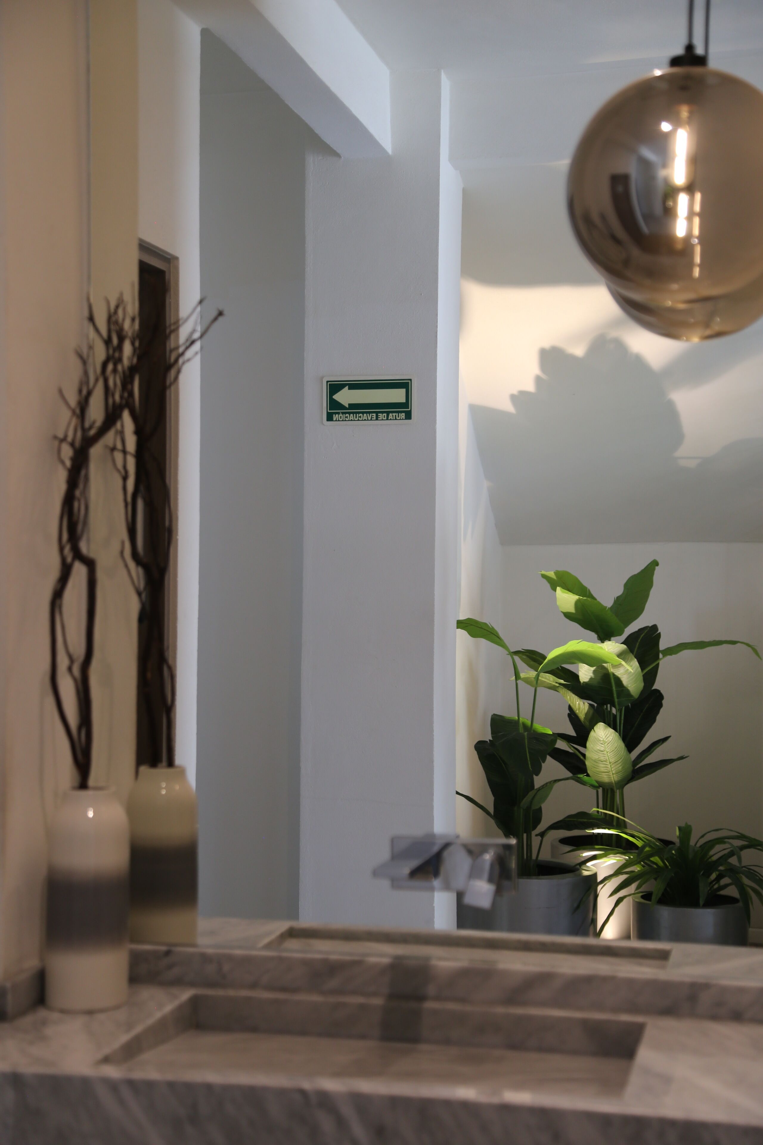 55-inch smart tv with cable channels, tv, netflix