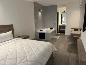Luxury Room | Down comforters, pillowtop beds, individually decorated - Hotel Blanco Pachuca (Mineral de la Reforma)
