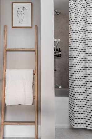 Combined shower/bathtub, hair dryer, towels, soap - Fabulously Designed Duplex - w/Free Street Parking (Philadelphia)