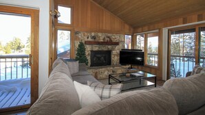 Living area - Mountainback #116, Loft,Corner-no pets accepted (Mammoth Lakes)