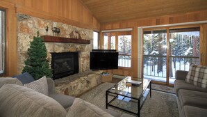 Living area - Mountainback #116, Loft,Corner-no pets accepted (Mammoth Lakes)