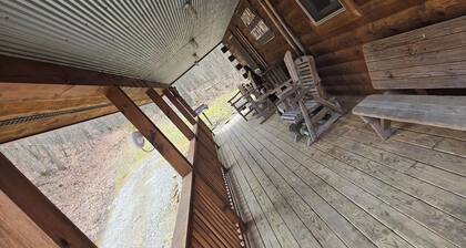Holler Cabin 4 bedroom Hocking Hills-Tar hollow (price calculated per # guests)