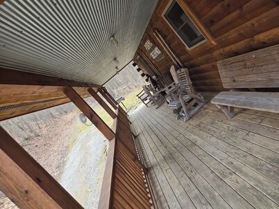 Holler Cabin 4 bedroom Hocking Hills-Tar hollow (price calculated per #  guests)