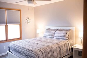 5 makuuhuonetta, silitysrauta/-lauta, vauvan matkasänky, Wi-Fi