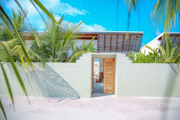 Front of property - Himeyn Beach Retreat (Hanimaadhoo)