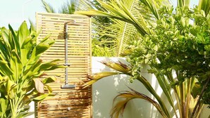 Outdoor banquet area - Himeyn Beach Retreat (Hanimaadhoo)