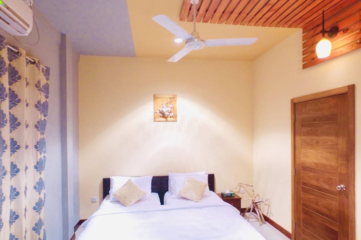 Deluxe Room, 2 Twin Beds, Garden View | Memory foam beds, minibar, in-room safe, iron/ironing board