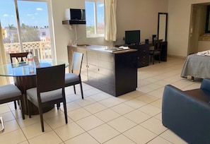 Comfort Studio | Minibar, in-room safe, desk, laptop workspace - Hotel Las Margaritas Merida (Mérida)