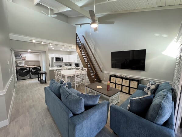 Smart TV, DVD player, books, stereo - BEAUTIFUL SANIBEL ISLAND CONDO LRG 3BD 2BTH NEW BEDS OPEN CATHEDRAL CONCEPT LOFT (Sanibel)