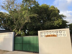 المنطقة المحيطة با لمنشأة