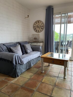 TV, DVD-spiller og bøker