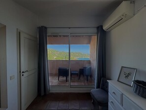 TV, DVD-spiller og bøker