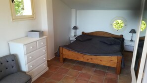 3 habitaciones, tabla de planchar con plancha y internet 