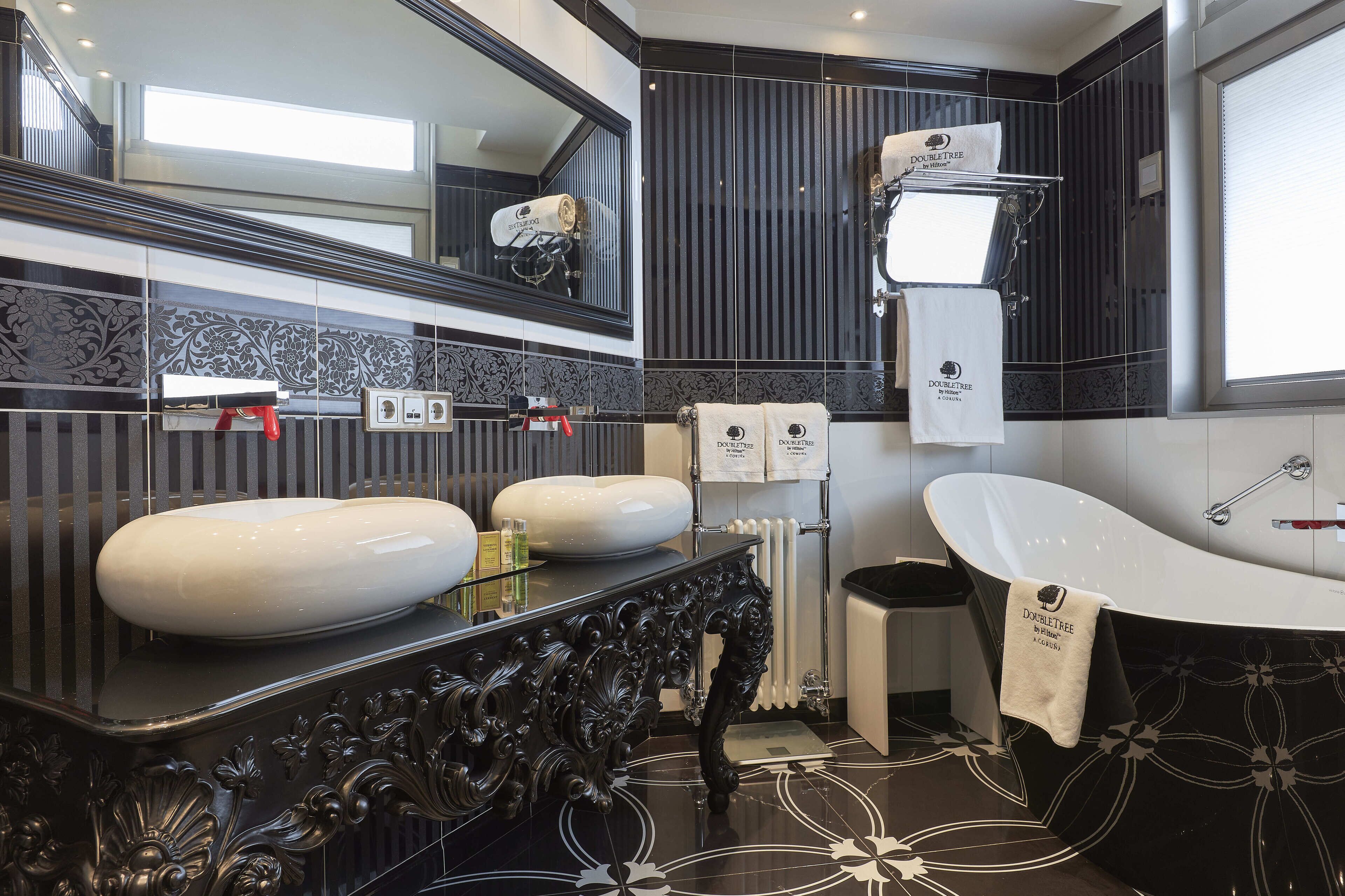 suite, 1 bedroom | bathroom | free toiletries, hair dryer, bathrobes, slippers