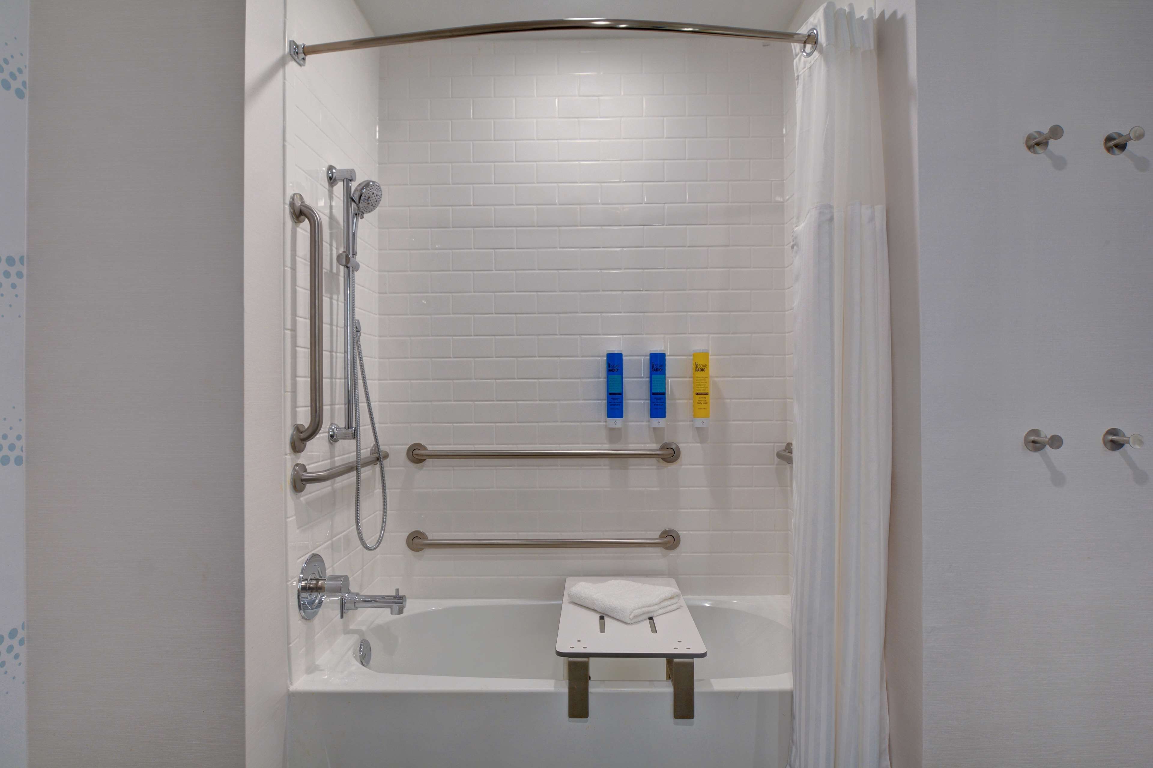 rainfall showerhead, free toiletries, hair dryer, towels