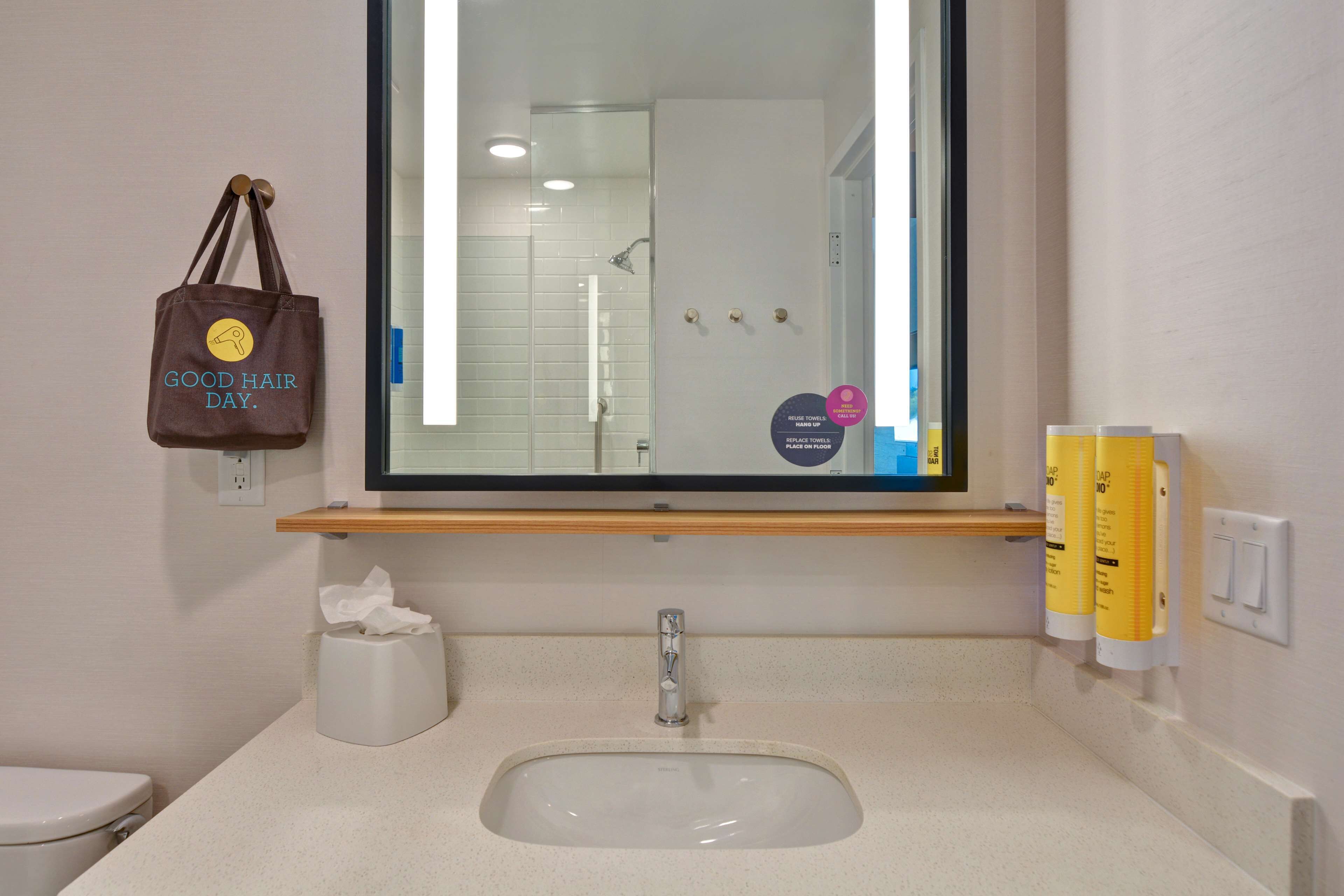 rainfall showerhead, free toiletries, hair dryer, towels