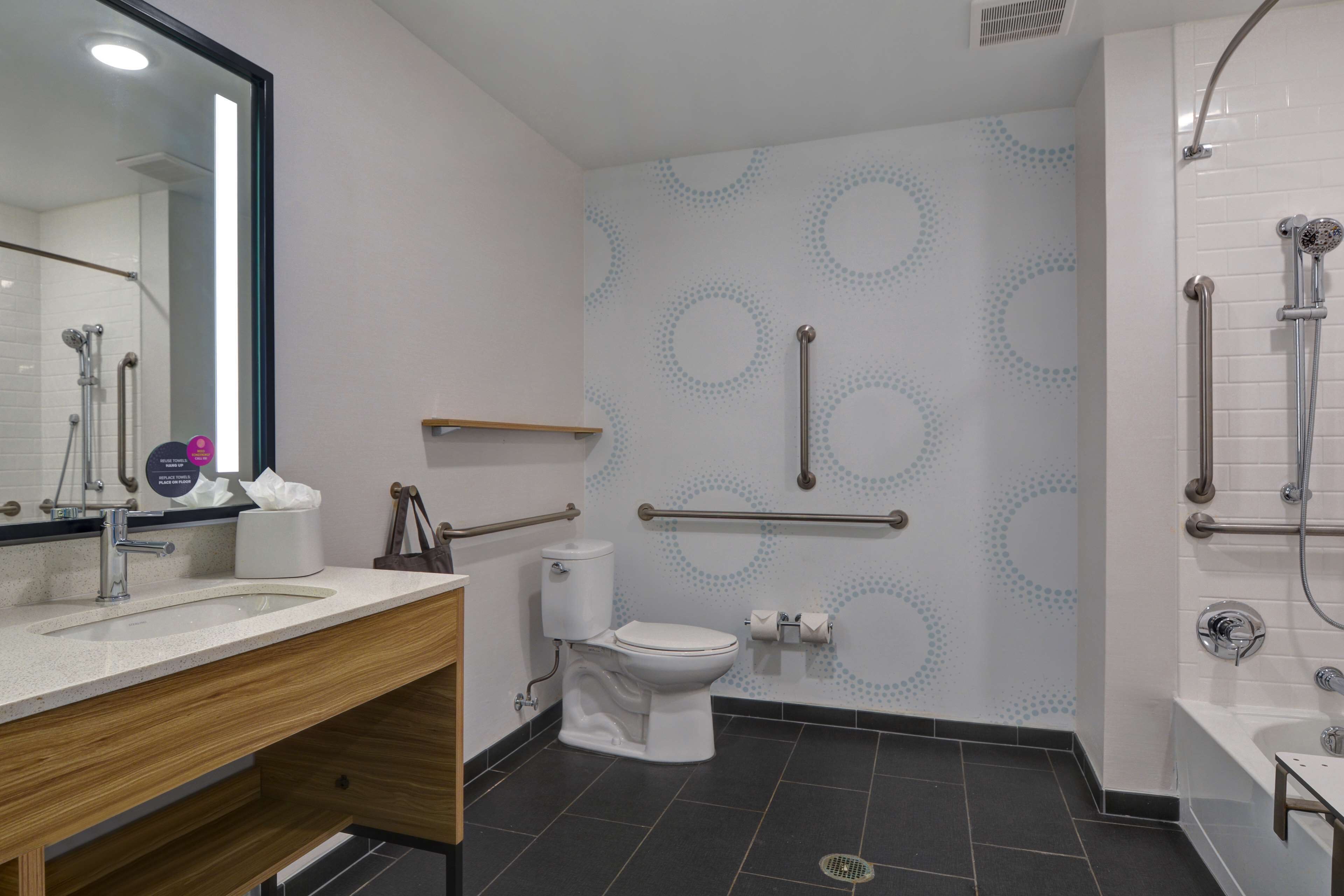 rainfall showerhead, free toiletries, hair dryer, towels