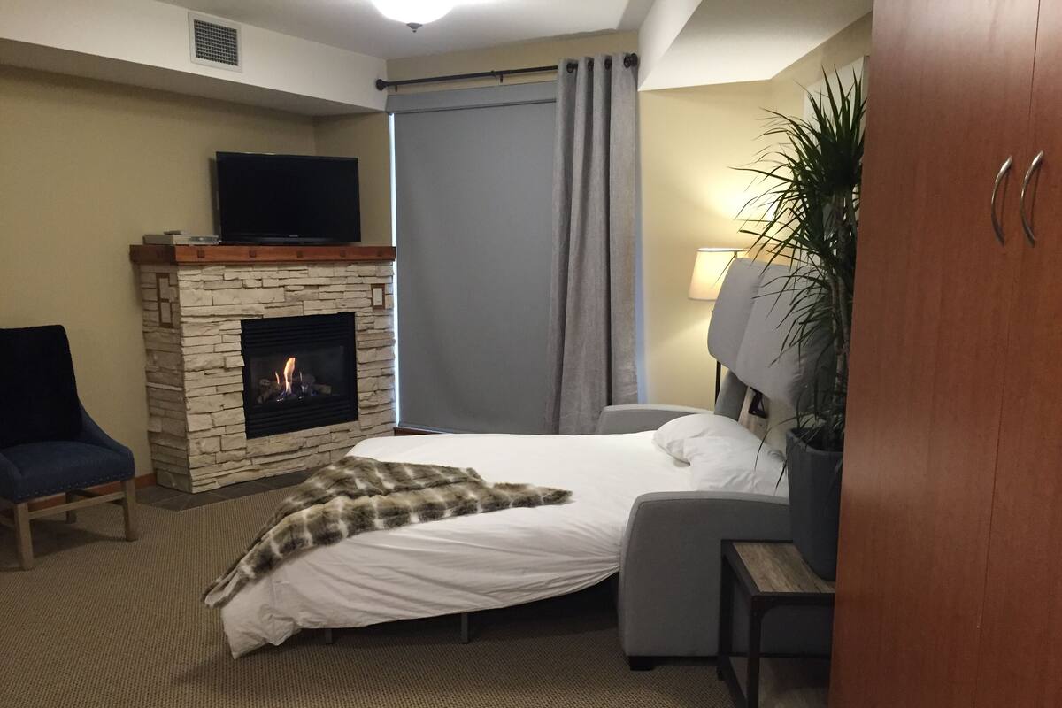 Superior-Studiosuite, 1 Queen-Bett und Schlafsofa, Bergblick | Hochwertige Bettwaren, Daunenbettdecken, Pillowtop-Betten