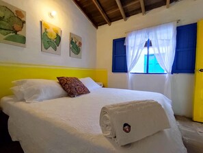 Habitación estándar doble, 1 cama doble, baño privado, vistas al patio (#1) | Wifi gratis y ropa de cama