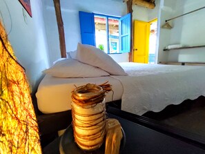 Kahden hengen standard-huone, 1 parisänky, oma kylpyhuone, näköala pihalle (#1) | Ilmainen Wi-Fi, vuodevaatteet